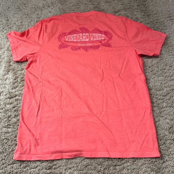Vineyard Vines Salmon Color Hawaiian Themed T Shirt Size Large (L) - Picture 2 of 2